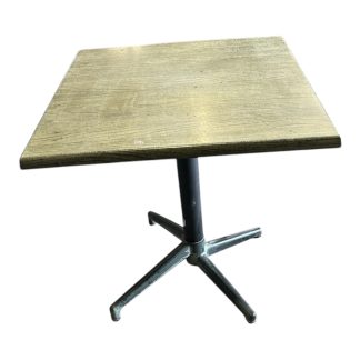 Table de restauration exterieur d'occasion vue de face