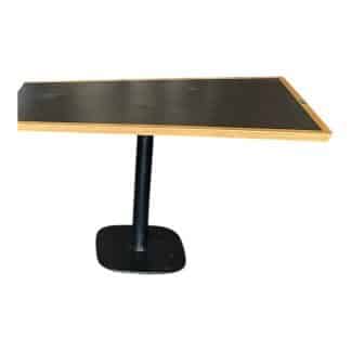 Table de restauration 120.5 cm d'occasion vue de face