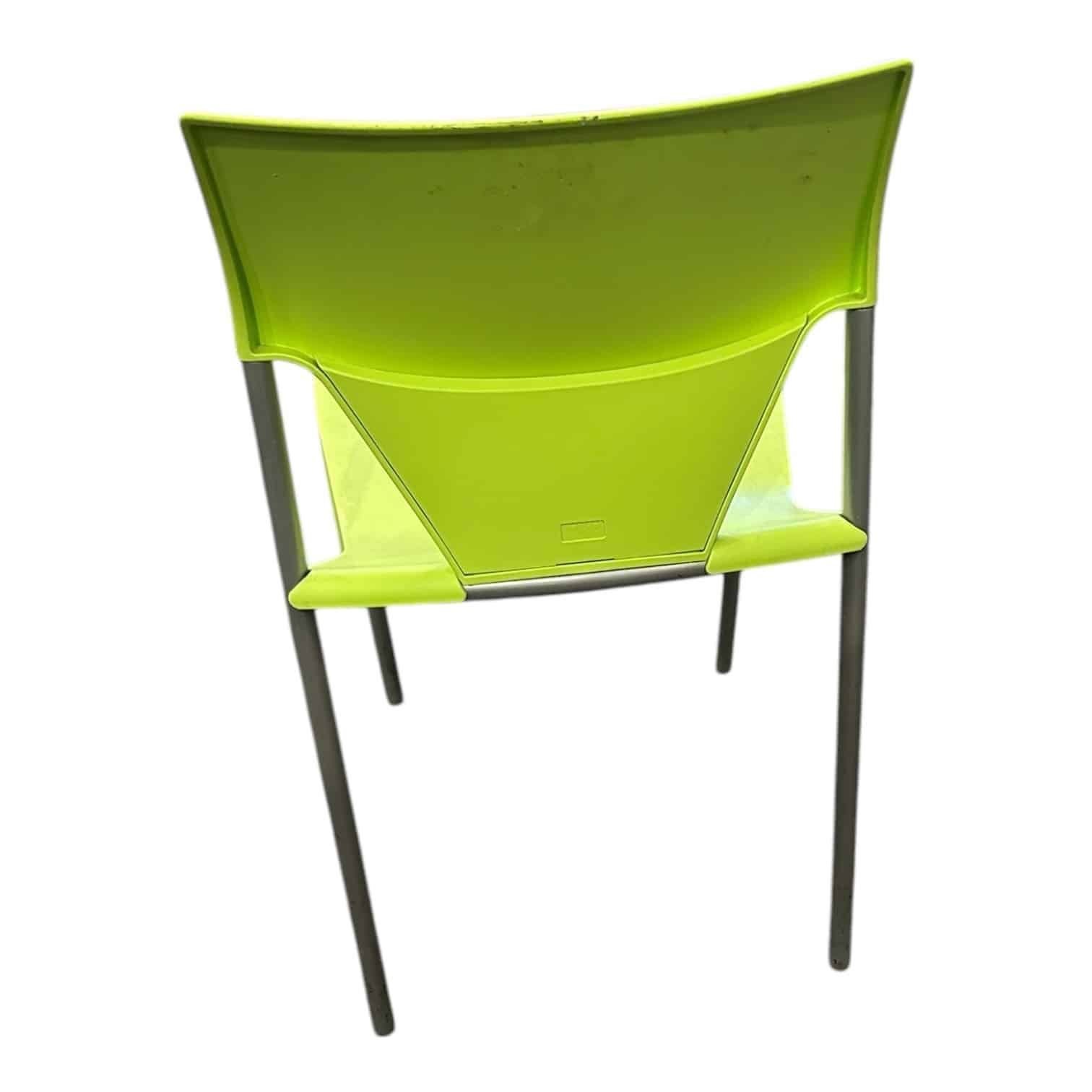 image00222 Chaise verte d'occasion vue de l'arrière